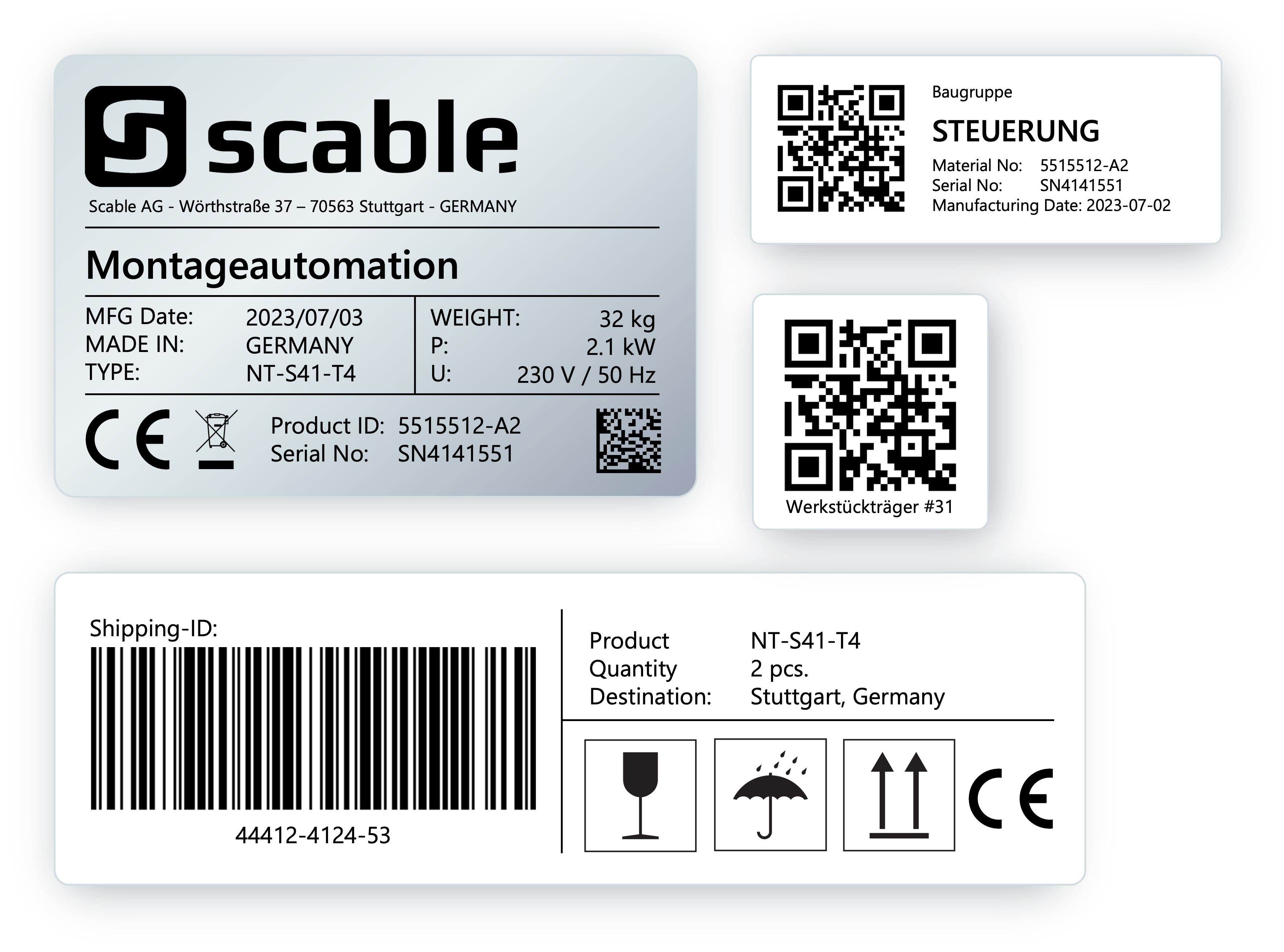 Das Bild zeigt verschiedene Etiketten, Typenschilder und Labels, die mit der Software von Scable für die papierlose Fabrik generiert wurden. Darauf sind QR-Codes, Data-Matrix-Codes, Barcodes und Produktionsinformationen aufgeführt.